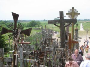 El cementerio alegre de Sapantza en Rumanía. Como llegar al cementerio de Sapantza desde Bucarest